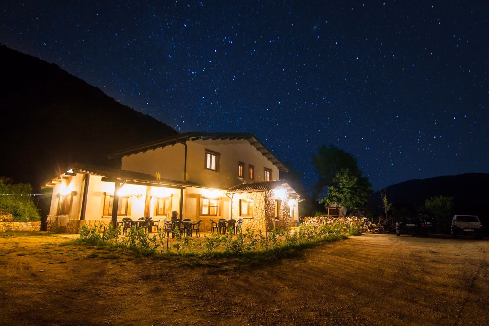 Vista sulle montagne di Scanno dall'interno dell'agriturismo